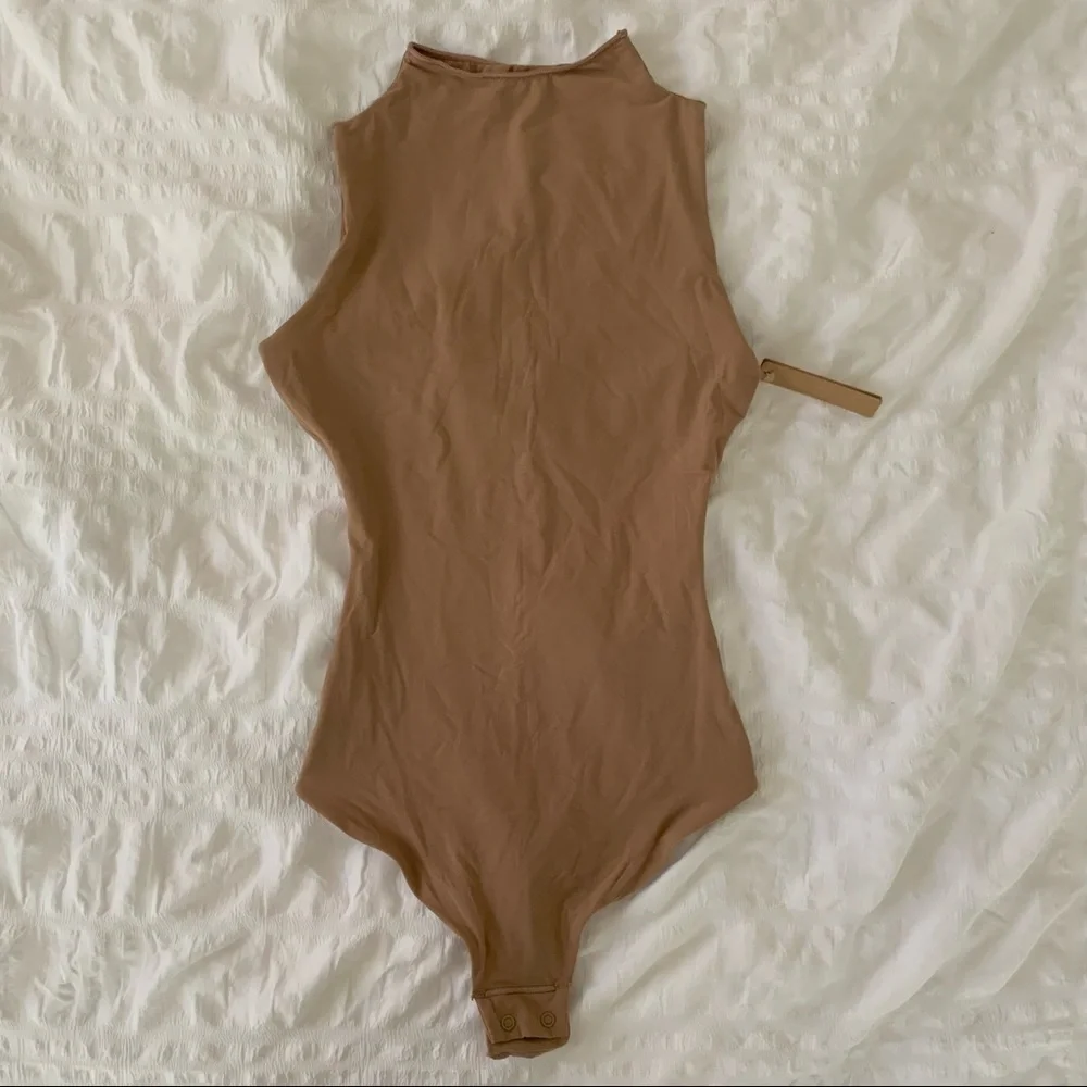 Skims Fits Everybody Sleeveless Mock Neck Bodysuit Sienna - Picture 4 of 9